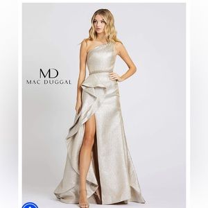MAC DUGGAL PROM : EVE GOWN 66975M Color: Oyster